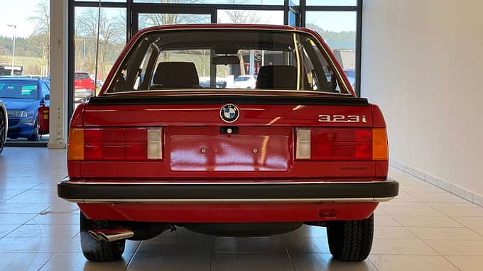 BMW 323i E30 260 km (1985)