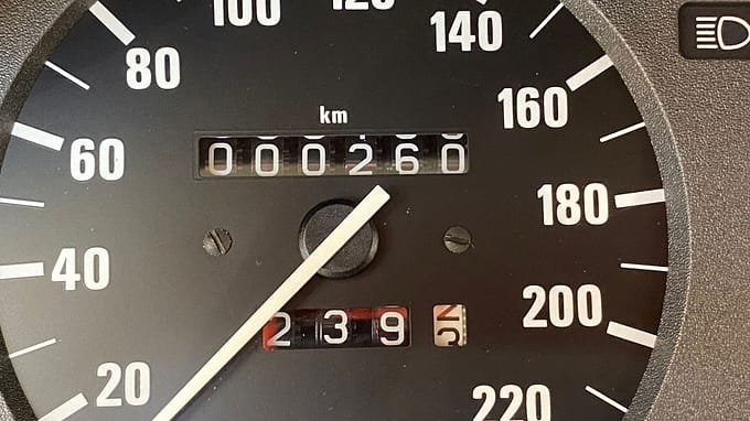 BMW 323i E30 260 km (1985)