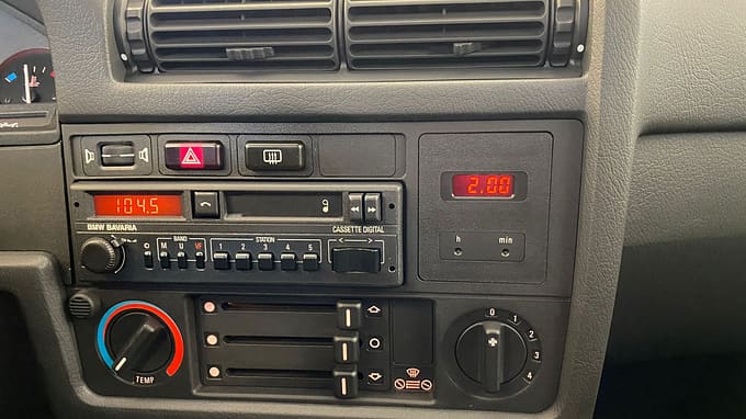 BMW 323i E30 260 km (1985)