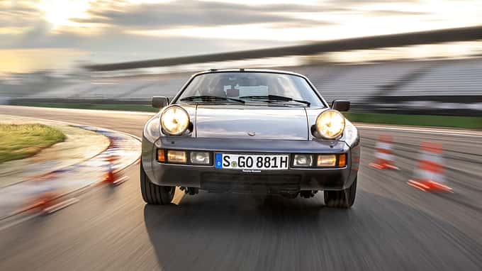 Porsche 928