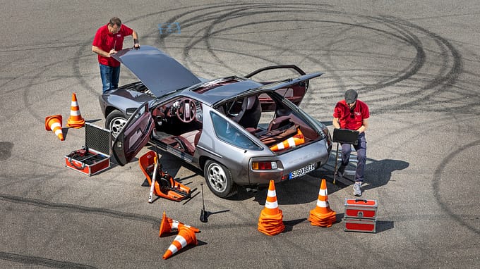 Porsche 928
