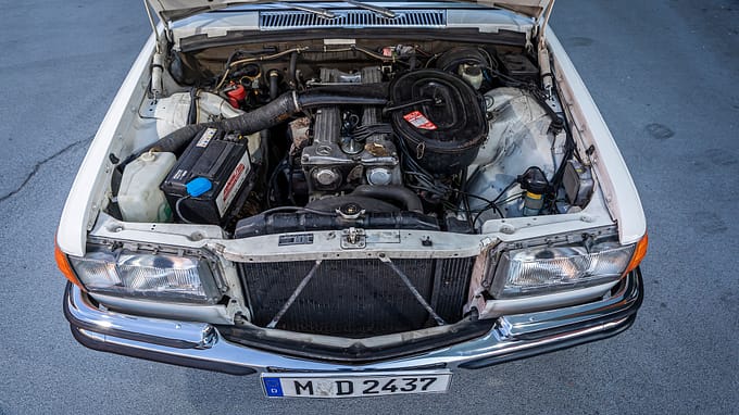 Mercedes-Benz W116 280 SE (1977)