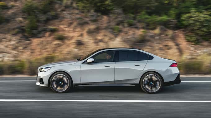 BMW i5 eDrive40 / M60 xDrive 2023 BMW i5 eDrive40 / M60 xDrive 2023