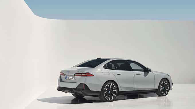 BMW i5 eDrive40 / M60 xDrive 2023 BMW i5 eDrive40 / M60 xDrive 2023