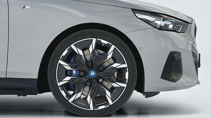 BMW i5 eDrive40 / M60 xDrive 2023 BMW i5 eDrive40 / M60 xDrive 2023
