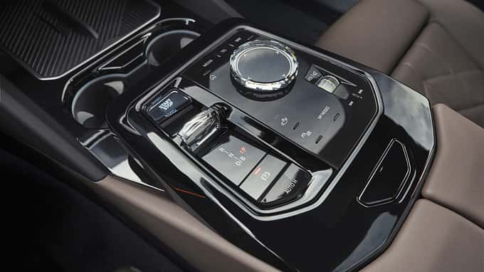 BMW i5 eDrive40 / M60 xDrive 2023 BMW i5 eDrive40 / M60 xDrive 2023