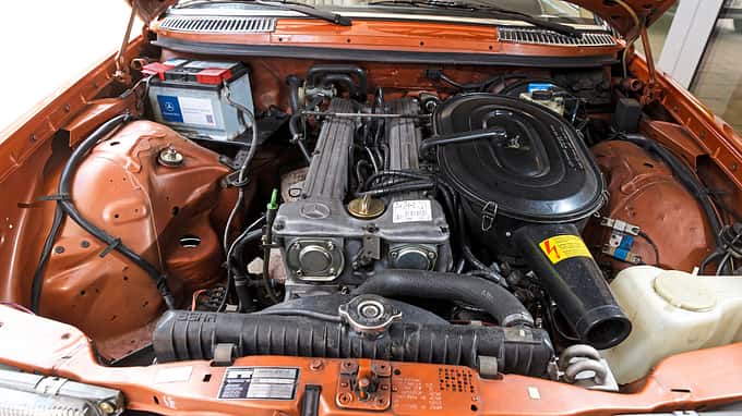 Mercedes-Benz W123 (1976-1985) Sechszylinder Motor M110