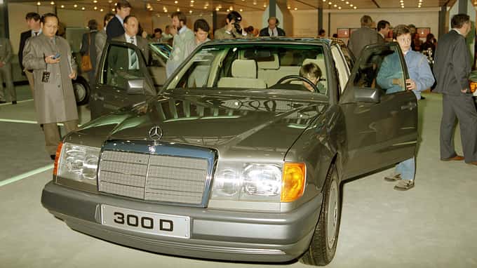 09/2024, Mercedes-Benz, W124, E-Klasse, 40 Jahre, Youngtimer, Oldtimer, 200E bis E500, 1984 bis 1999 Mercedes-Benz W124 (1984 bis 1995) 300D Premiere Automobilsalon Genf Messe