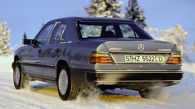 09/2024, Mercedes-Benz, W124, E-Klasse, 40 Jahre, Youngtimer, Oldtimer, 200E bis E500, 1984 bis 2010 Mercedes-Benz W124 (1984 bis 1995) 300E 4Matic Limousine mit Allradantrieb
