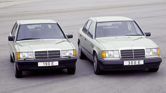 09/2024, Mercedes-Benz, W124, E-Klasse, 40 Jahre, Youngtimer, Oldtimer, 200E bis E500, 1984 bis 2013 Mercedes-Benz W124 (1984 bis 1995) 190E (links) neben 300E