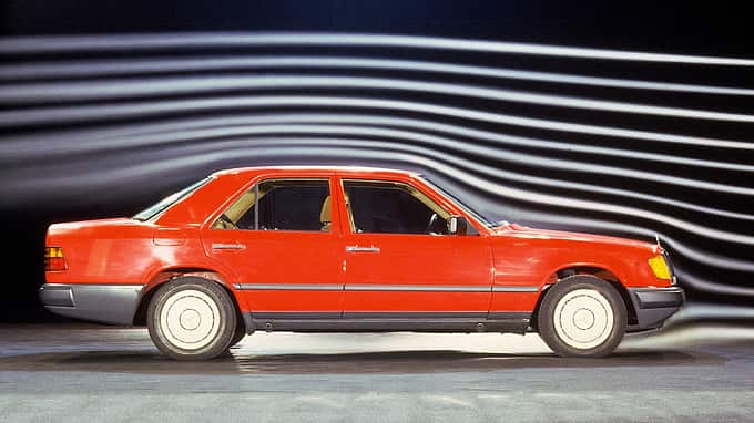 09/2024, Mercedes-Benz, W124, E-Klasse, 40 Jahre, Youngtimer, Oldtimer, 200E bis E500, 1984 bis 2015 Mercedes-Benz W124 (1984 bis 1995) W124 Limousine im Windkanal