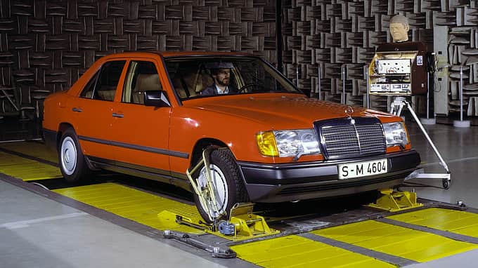 09/2024, Mercedes-Benz, W124, E-Klasse, 40 Jahre, Youngtimer, Oldtimer, 200E bis E500, 1984 bis 2016 Mercedes-Benz W124 (1984 bis 1995) Limousine im Geräuschlabor