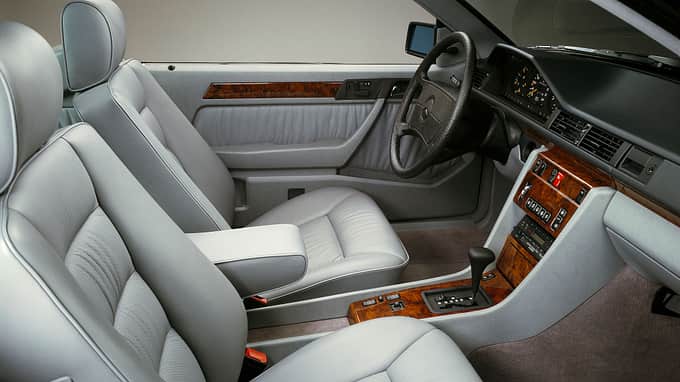 09/2024, Mercedes-Benz, W124, E-Klasse, 40 Jahre, Youngtimer, Oldtimer, 200E bis E500, 1984 bis 2018 Mercedes-Benz W124 (1984 bis 1995) Interieur Coupé mit Ledersitzen