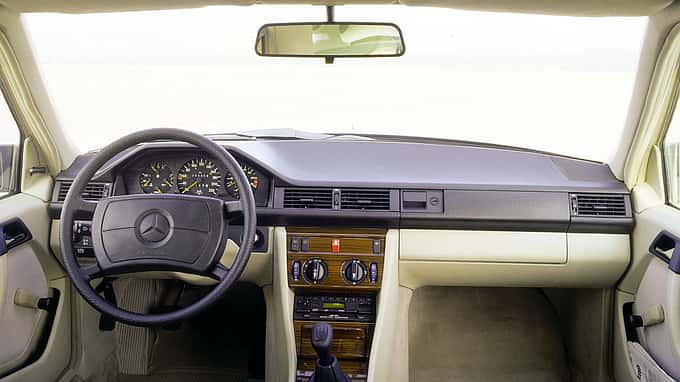 09/2024, Mercedes-Benz, W124, E-Klasse, 40 Jahre, Youngtimer, Oldtimer, 200E bis E500, 1984 bis 2020 Mercedes-Benz W124 (1984 bis 1995) Cockpit