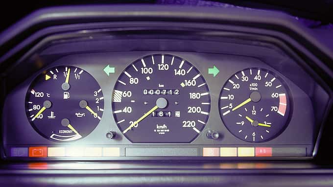 09/2024, Mercedes-Benz, W124, E-Klasse, 40 Jahre, Youngtimer, Oldtimer, 200E bis E500, 1984 bis 2021 Mercedes-Benz W124 (1984 bis 1995) Instrumente mit Tachometer, Drehzahlmesser und Öldruckanzeige