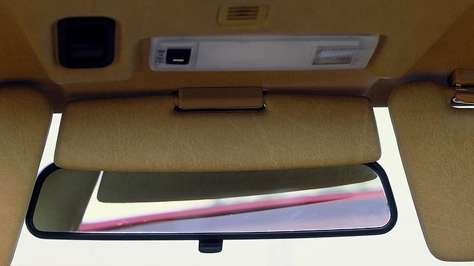 09/2024, Mercedes-Benz, W124, E-Klasse, 40 Jahre, Youngtimer, Oldtimer, 200E bis E500, 1984 bis 2023 Mercedes-Benz W124 (1984 bis 1995) Dritte Sonnenblende über dem Innenspiegel