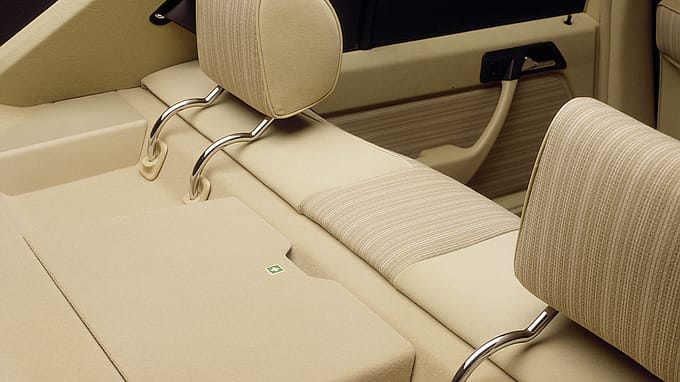09/2024, Mercedes-Benz, W124, E-Klasse, 40 Jahre, Youngtimer, Oldtimer, 200E bis E500, 1984 bis 2024 Mercedes-Benz W124 (1984 bis 1995) Klappbare Fondkopfstützen
