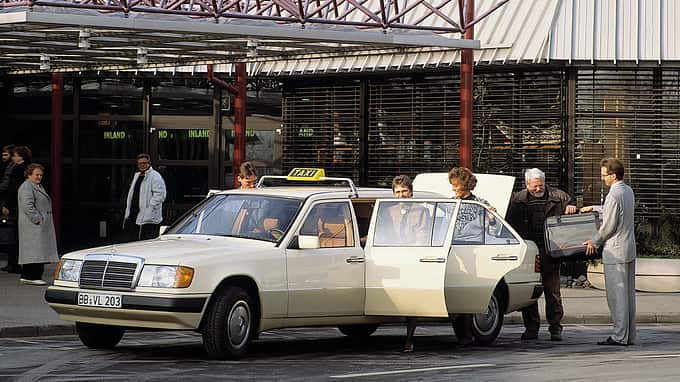 09/2024, Mercedes-Benz, W124, E-Klasse, 40 Jahre, Youngtimer, Oldtimer, 200E bis E500, 1984 bis 2038 Mercedes-Benz W124 (1984 bis 1995) Taxi mit sechs Türen Langversion