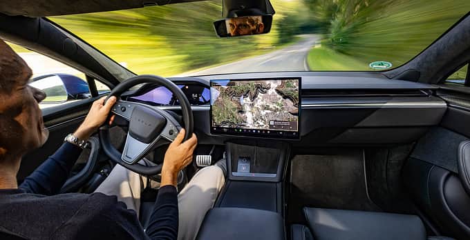 Tesla Model S Plaid, Cockpit