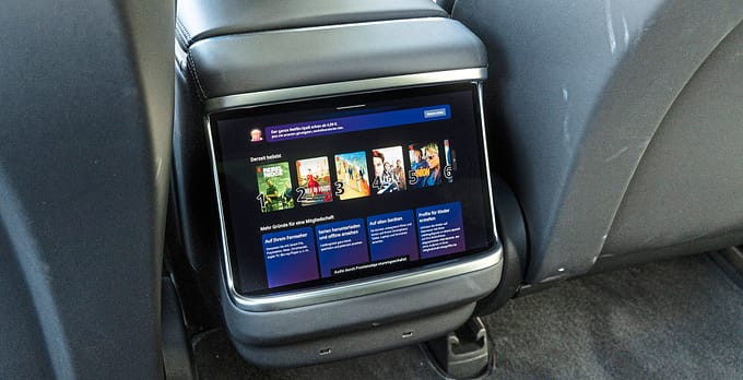 Tesla Model S Plaid, Fond-Infotainment