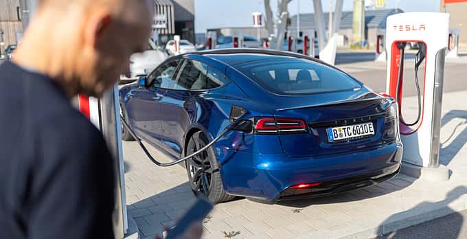 Tesla Model S Plaid, ladestation