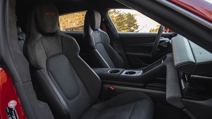 Porsche TAYCAN GTS SPOR TURISMO Porsche TAYCAN GTS SPOR TURISMO
