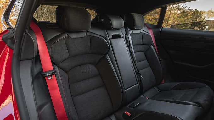 Porsche TAYCAN GTS SPOR TURISMO Porsche TAYCAN GTS SPOR TURISMO