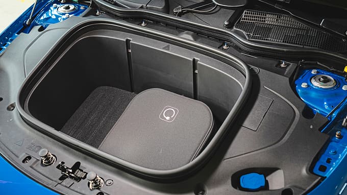 Mercedes CLA, vorderer Kofferraum