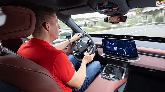 BMW iX3, Cockpit