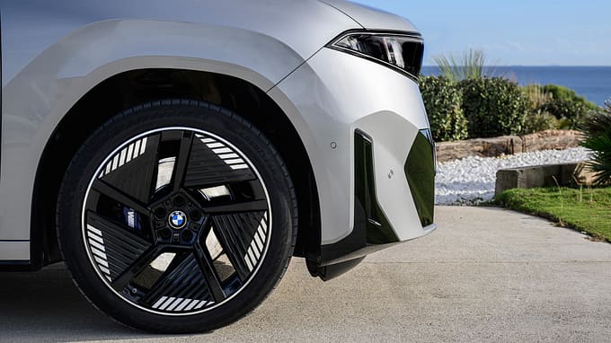 BMW iX3, Rad