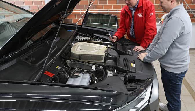 gebrauchtwagen, gebraucht, second hand, audi, q8, sq8, e-tron, etron, werkstatt, hebebühne, autohaus, handel, händler, vw, vag, gebrauchtkauf Gebrauchtwagencheck Audi Q8