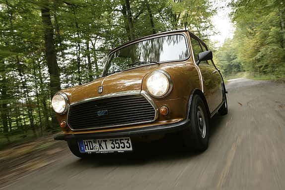 Austin Mini und Citroën 2 CV 6 Club 
