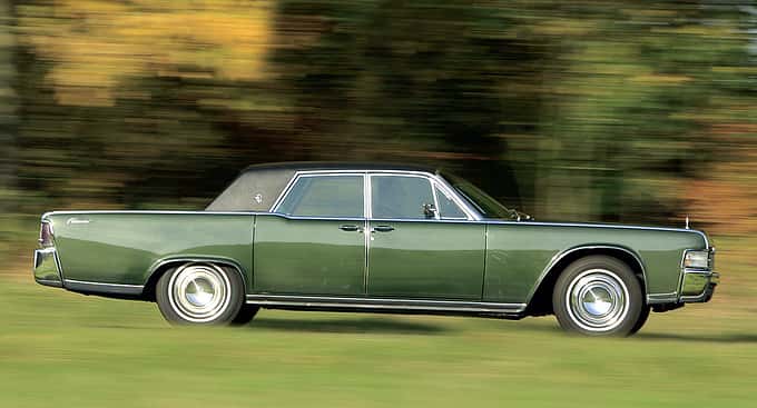 Lincoln Continental Sedan (1965)