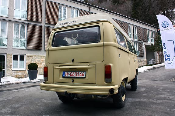 Dieser Allrad-T2 kam mit einem Westalia-Wohnausbau und Hubdach
