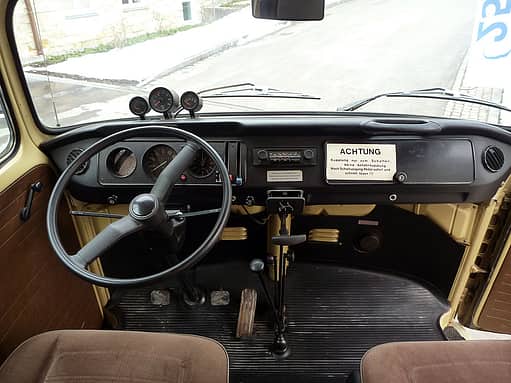 Charakteristisch: Stehende Pedalerie im T2