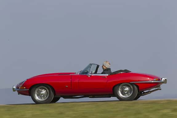 Jaguar E-Type Serie 1, Seitenansicht, Fahrt