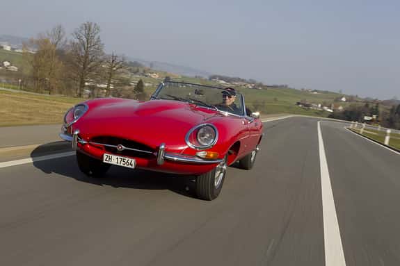 Jaguar E-Type Serie 1, Frontansicht, Fahrt