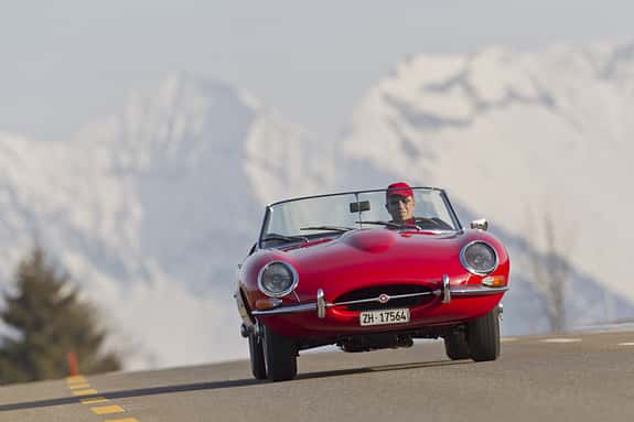 Jaguar E-Type Serie 1, Frontansicht, Berglandschaft