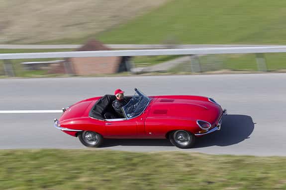 Jaguar E-Type Serie 1, von oben, Fahrt, Landstraße
