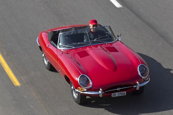 Jaguar E-Type Serie 1, Stadtstraße, von oben