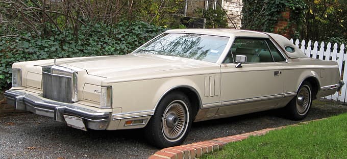 Lincoln Continental Mark V, Seitenansicht