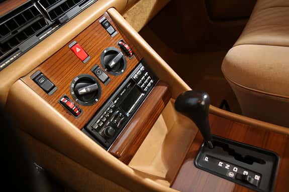 Mercedes 380 SE–560 SEL (W126), Mittelkonsole