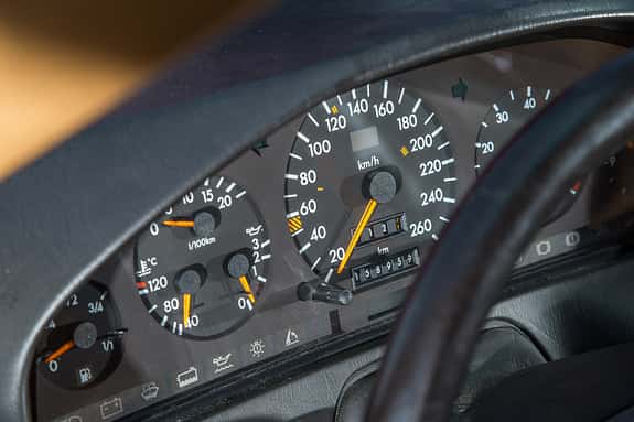 Mercedes 500 SL (R129), Rundinstrumente