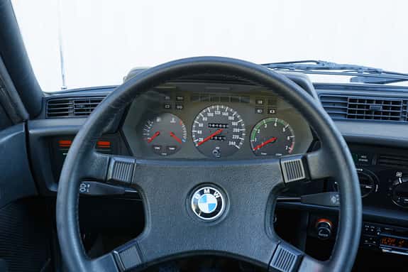 BMW 628 CSi (E24), Rundinstrumente, Lenkrad