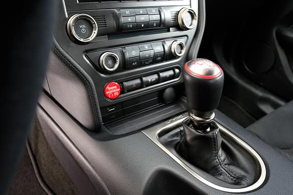 Shelby GT350 Mustang, Schalthebel