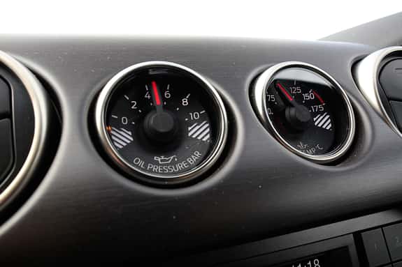 Shelby GT350 Mustang, Anzeigeinstrumente