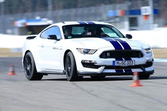 Shelby GT350 Mustang, Frontansicht, Slalom