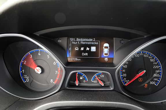 Ford Focus RS, Anzeigeinstrumente