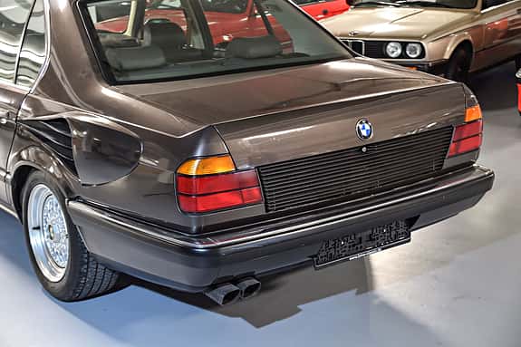 BMW 7er E32 V16 Goldfish