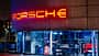 Porsche Schriftzug Showroom mit Euro-Zeichen